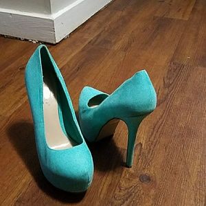 Heel shoe